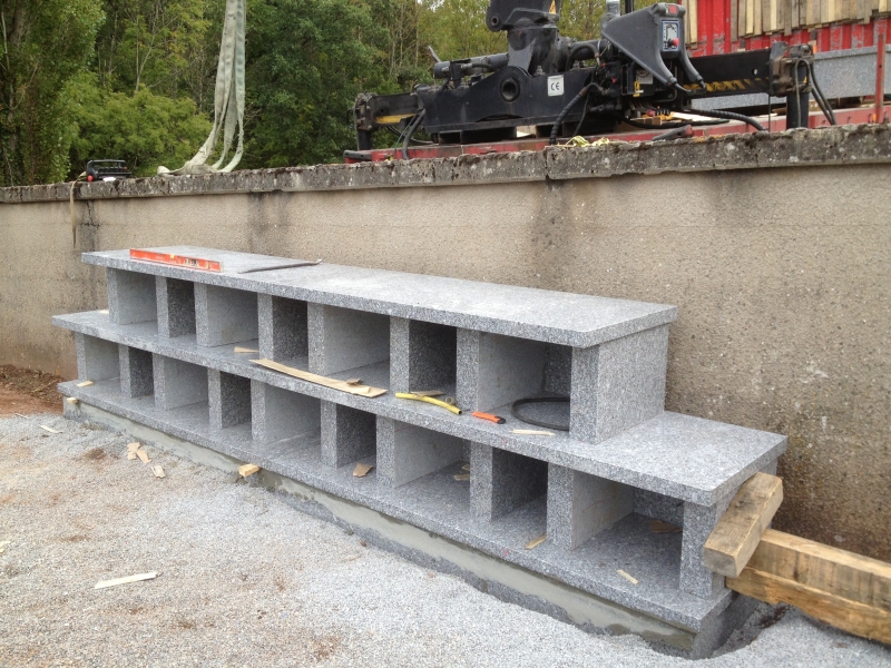 columbarium monument funeraire vases jardinieres granit funeraire