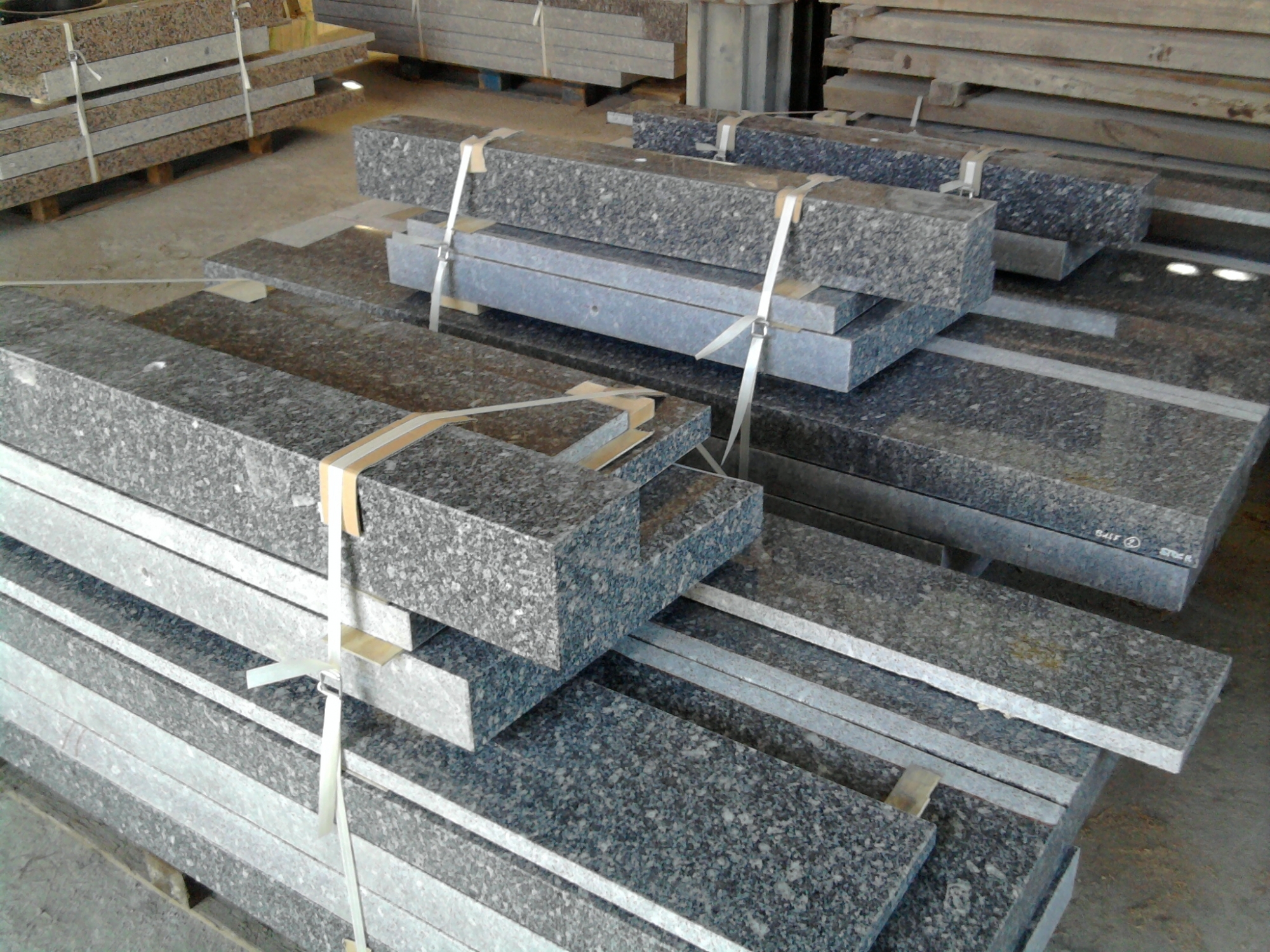 SCGRANIT monument funeraire vases jardinieres granit funeraire