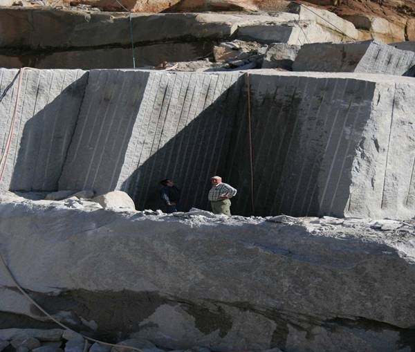 SCGRANIT monument funeraire vases jardinieres granit funeraire