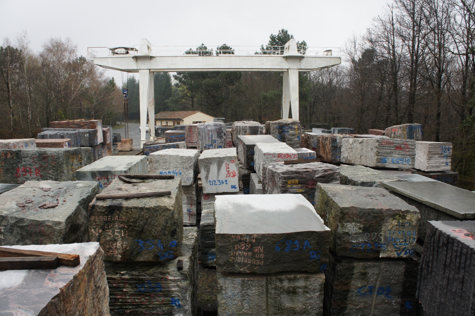 monument funeraire vases jardinieres granit funeraire